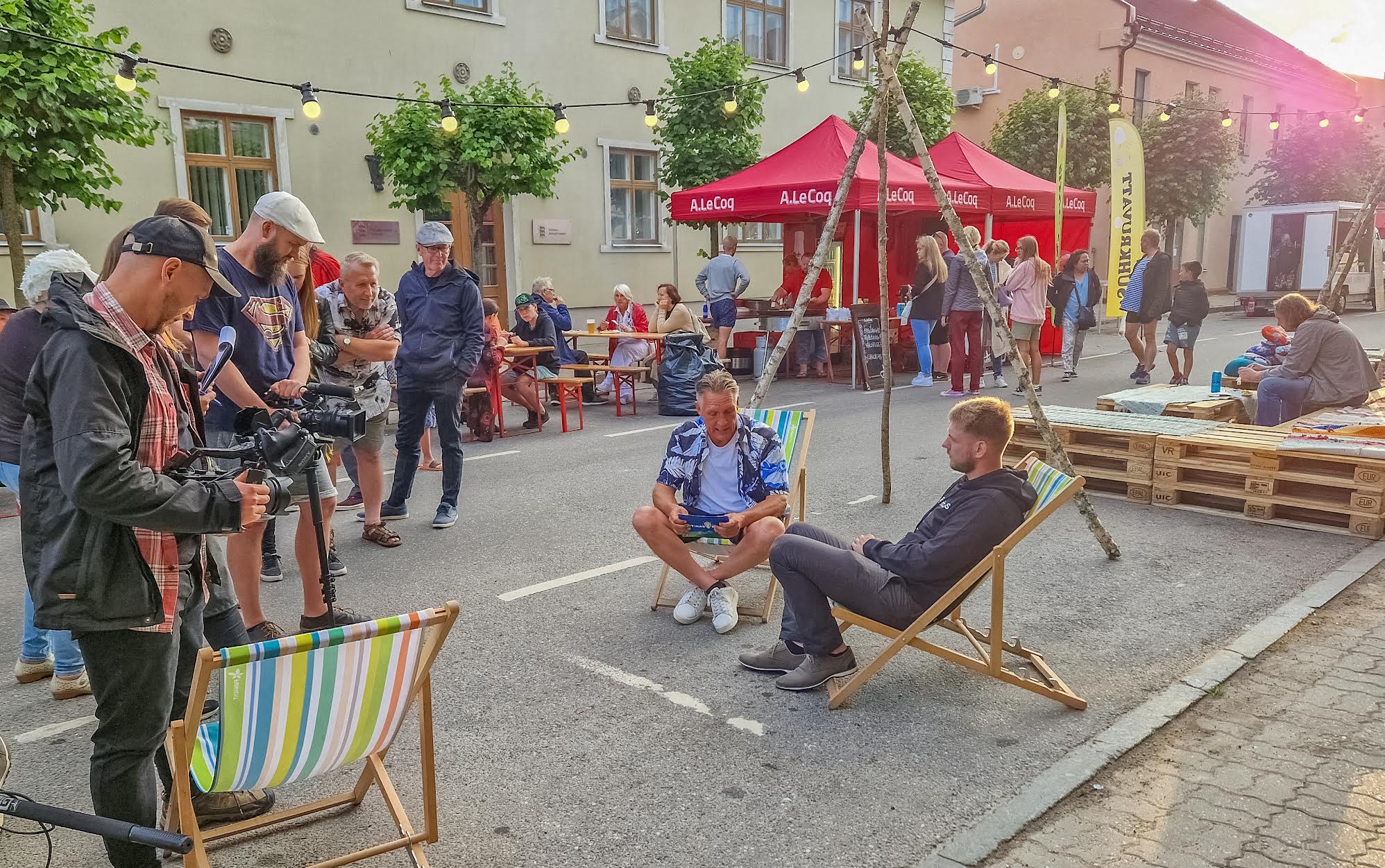 Võru festivalil võis kohata ka legendaarset Kanal 2 saate "Nutikas Eesti" saatejuhti Peeter Võsa, kes pani kohapeal inimeste teadmised proovile. FOTOD: Aigar Nagel