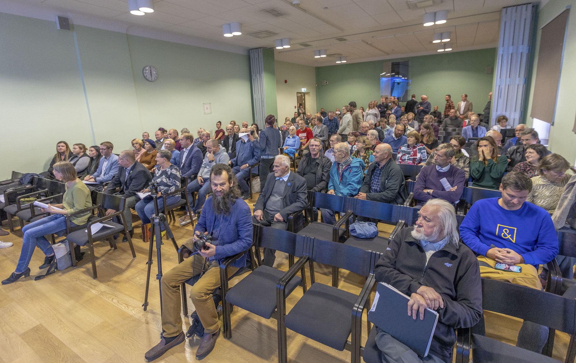 Kaitseminister Hanno Pevkur kinnitas kohalolijatele Võru gümnaasiumi aulas, et tema ministrina valitsuselt Nursipalu harjutusvälja järgmist laiendust küsima ei lähe. Fotod: AIGAR NAGEL