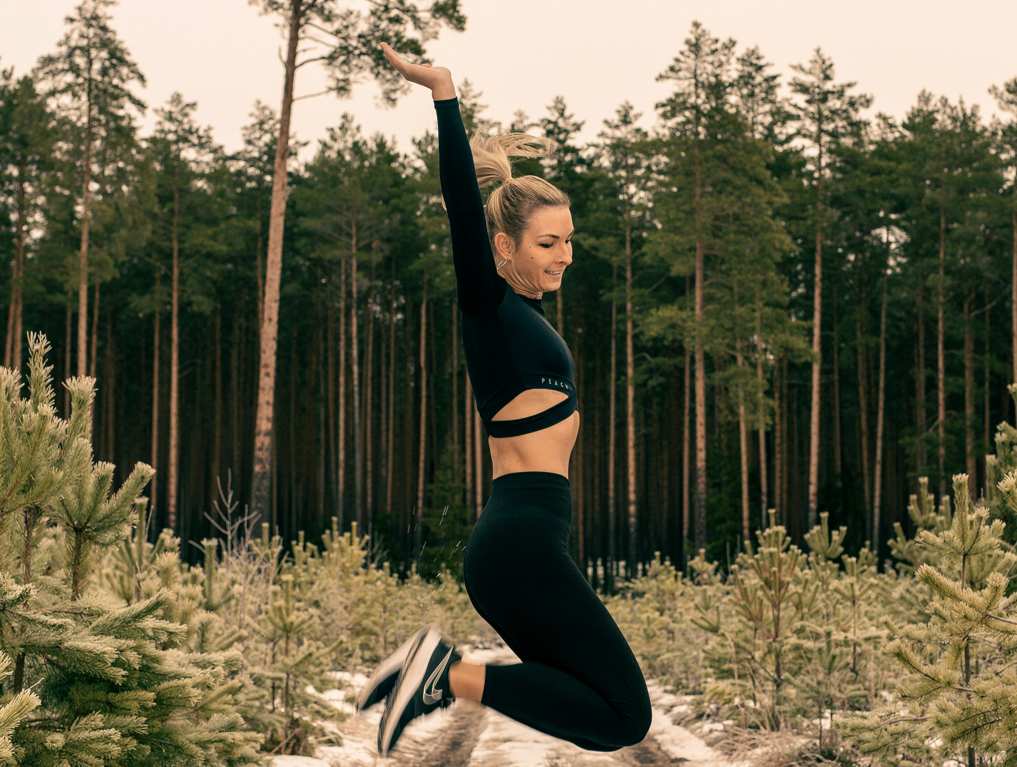 Kes veel ei ole igapäevast liikumist oma päevaplaani sisse harjutanud, sellele võiks liikumisaasta anda viimase tõuke. Liikuda võib nii siseruumides treenides kui ka vabas õhus. Miks mitte proovida mõlemat? Foto: AIGAR NAGEL