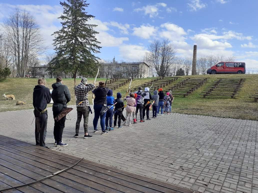 Orava noored on  saanud vibutrennides osaleda  juba kuus aastat, peale rõõmu  oskuste arengu üle on noortel ette näidata  auhinnalisi kohti võistlustelt. Fotod: ERAKOGU