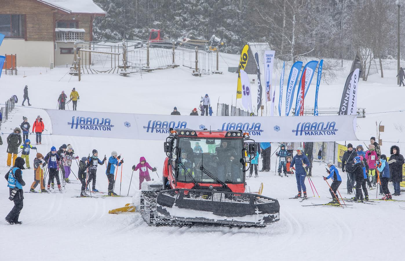 Võistluse korraldamisega teenitakse puhkekeskuses raha rajatraktorite tarvis. Kohvik, suusarent ning üritused moodustavad aga kokku omatulu vaid 25 protsendi ulatuses kogu vajaminevast eelarvest. Fotod: AIGAR NAGEL