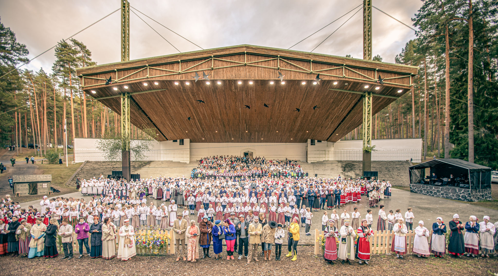 Eelmisel aastal toimunud Võru maakonna ühise laulu- ja tantsupeo lõpetamine. Foto: AIGAR NAGEL 