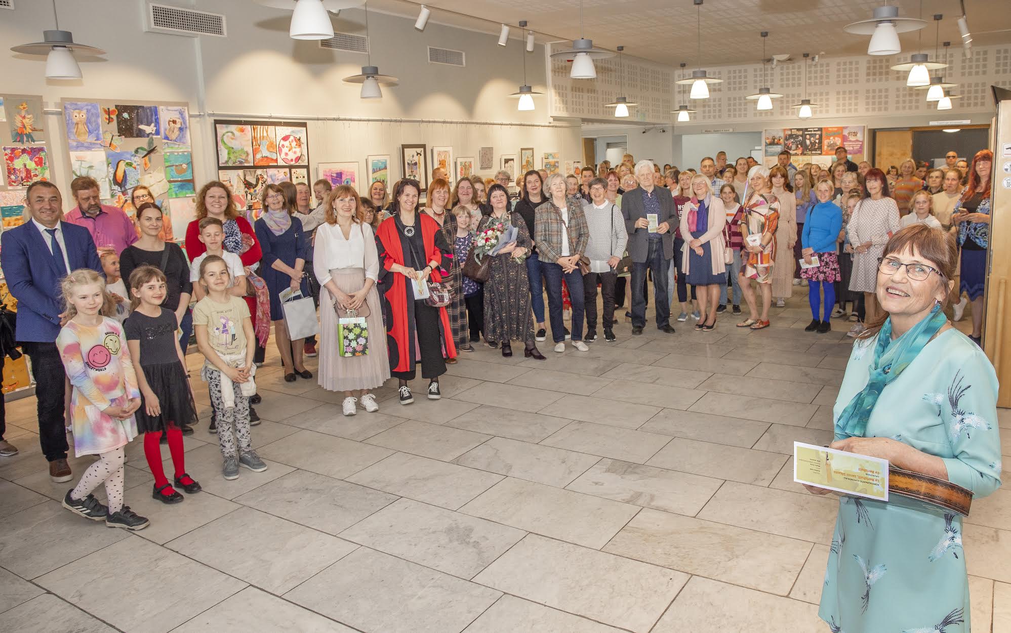 Võru kunstikool tähistas oma 20. sünnipäeva traditsioonilise aastanäituse avamisega Kandle linnagaleriis. Foto: AIGAR NAGEL