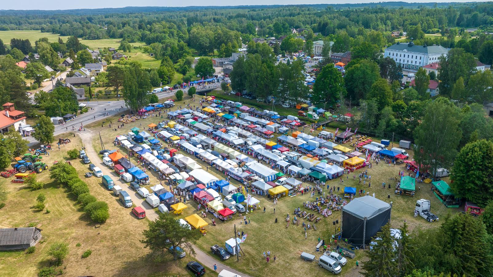 Nädalavahetusel muutus Vastseliina taas traditsioonilisest laadamelust kirjuks. Foto: AIGAR NAGEL