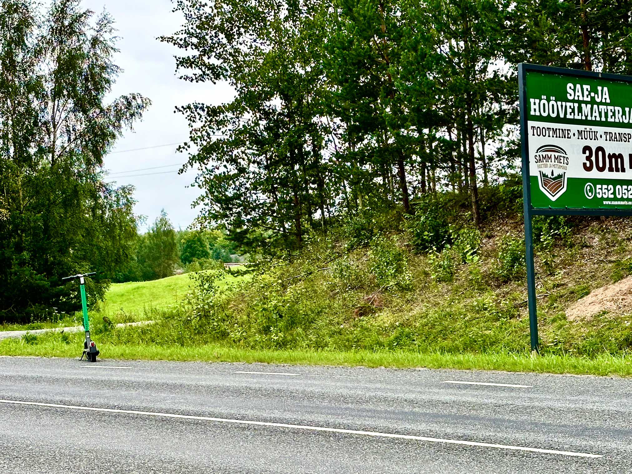 Tõukerattaga pulmaline jäi rongkäigust maha...