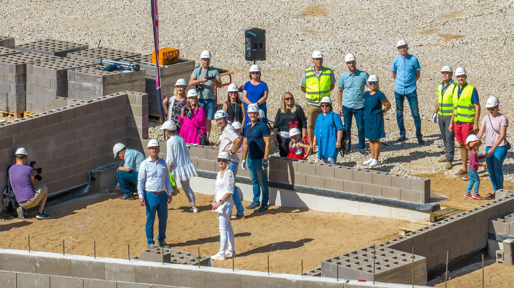 15. augusti pärastlõunal sai Sõmerpalu lasteaia uus hoone nurgakivi, mille panekule aitasid kaasa ka lapsed ise. FOTOD: Aigar Nagel