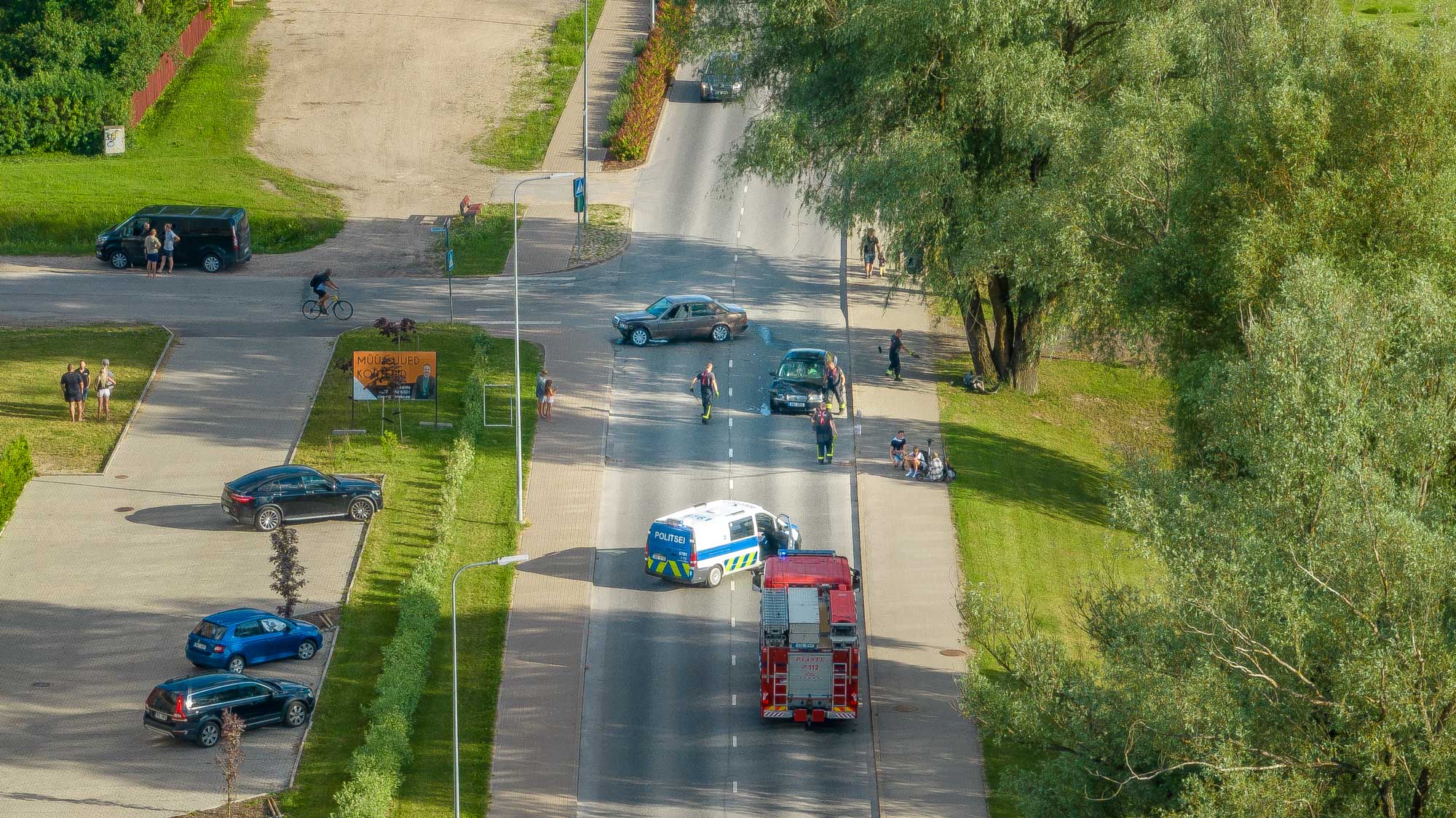 Registreerimismaks peab olema tasutud enne sõiduki dokumentide väljastamist. Kui uus sõiduk soetatakse esindusest, on automüüja riigile kliendi nimel registreerimismaksu juba tasunud. “Seetõttu ei pea klient registreerimismaksu enam transpordiametile tasuma vaid saab seda teha esinduses. FOTO: Aigar Nagel