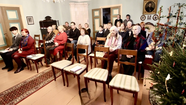 Kreutzwaldi mälestusmedali ja stipendiumi üleandmine meelitas kohale kaks instituudi direktorit