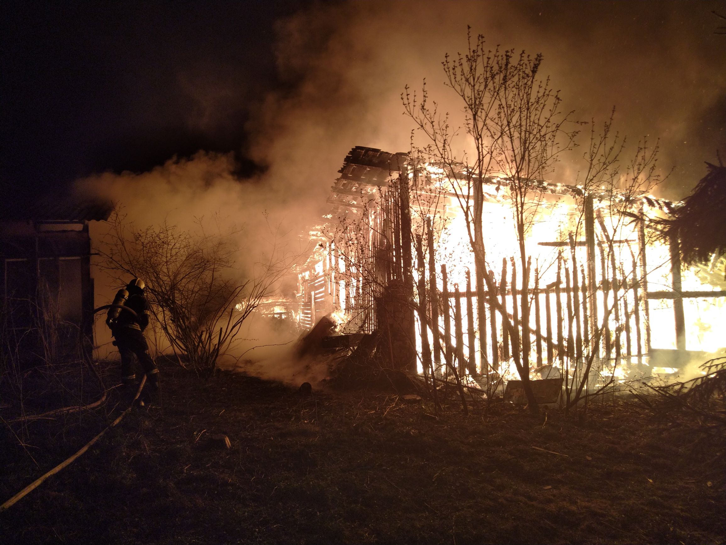 Võrumaal hävis tulekahjus kõrvalhoone FOTO: Lõuna päästekeskus