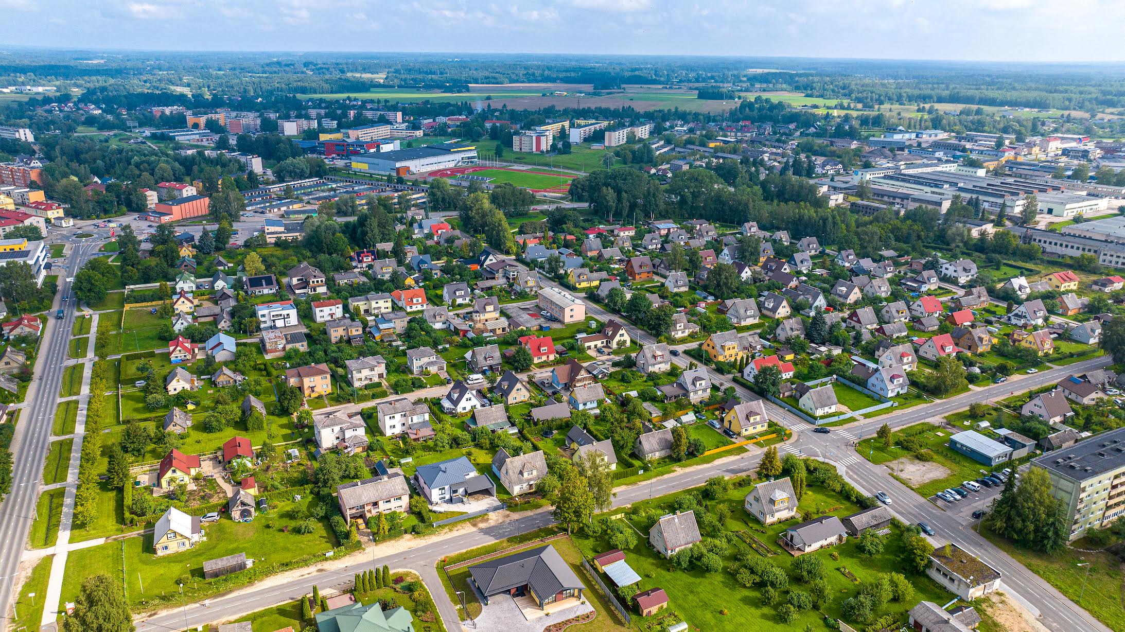 2024.–2030. aastani hooldab Võru linnas sõiduteid ja tänavaid RoadWest OÜ ning kõnni- ja kergliiklusteid GartnerGrupp OÜ. FOTO: Aigar Nagel