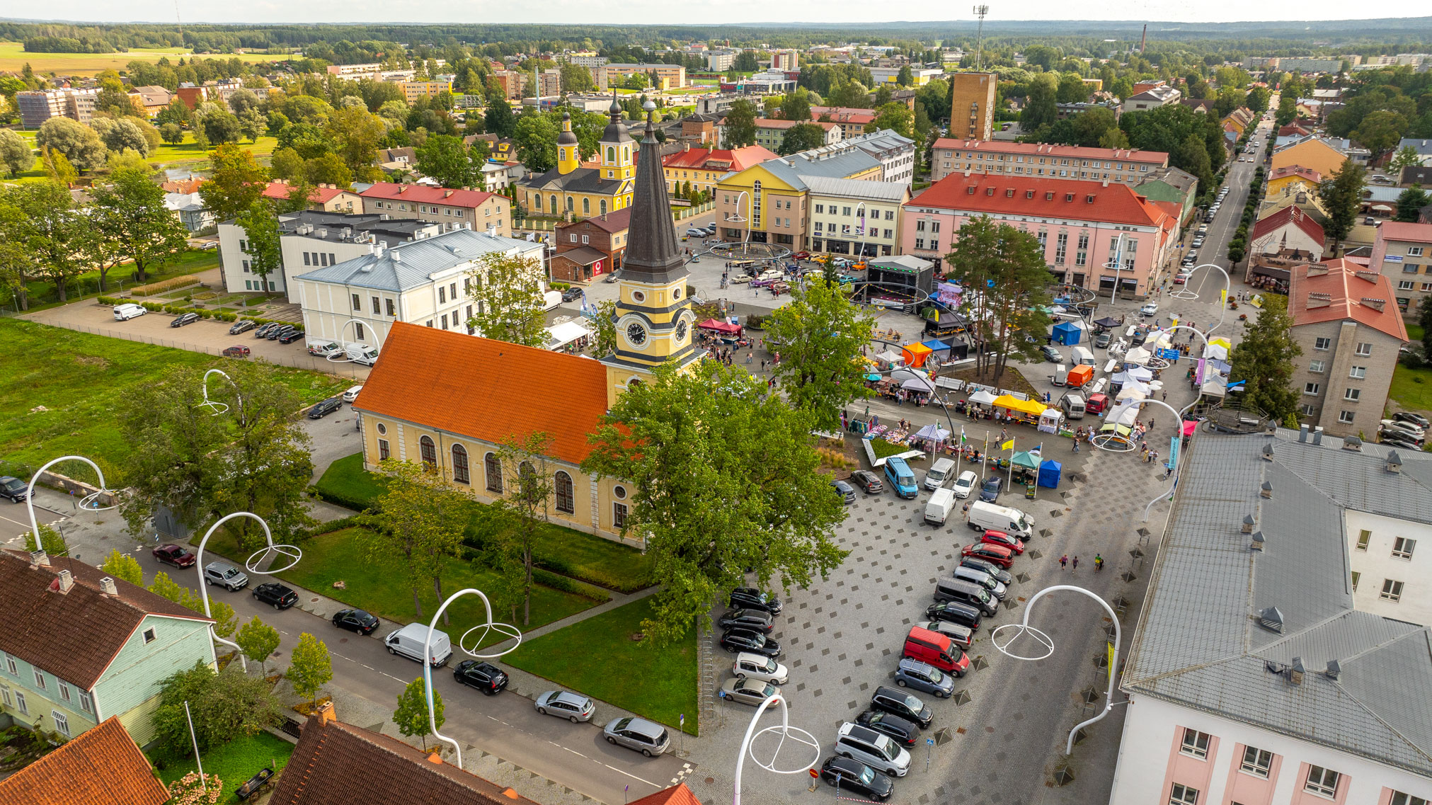 Võru linna juubelitort mekkis puhkpilliorkestri saatel eriti hästi FOTO: Aigar Nagel