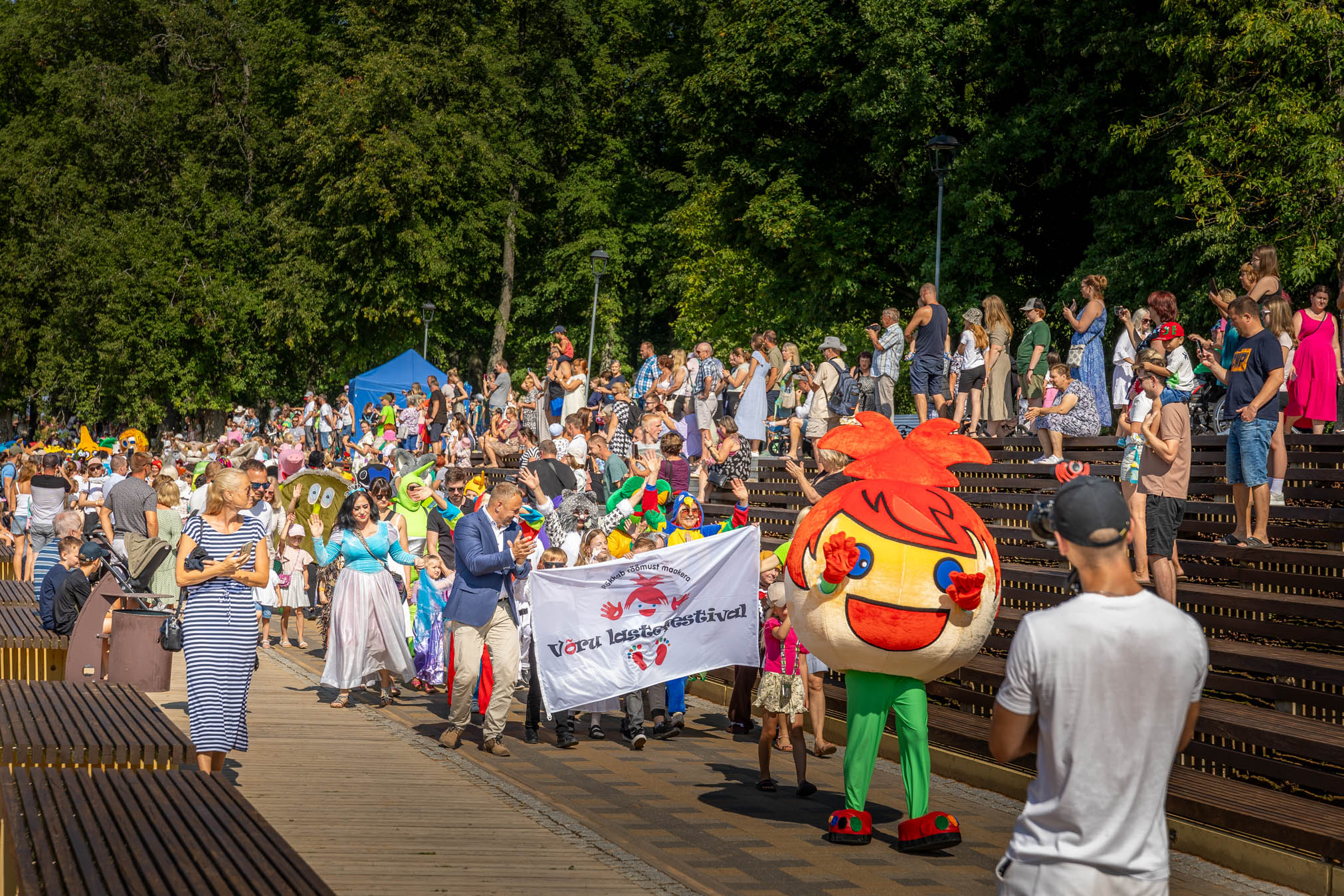 Lastefestivalil sai lastelinna maskott, kes on inspireeritud lastefestivali logost, endale ametlikult nimeks Lola – lase olla laps! FOTO: Aigar Nagel