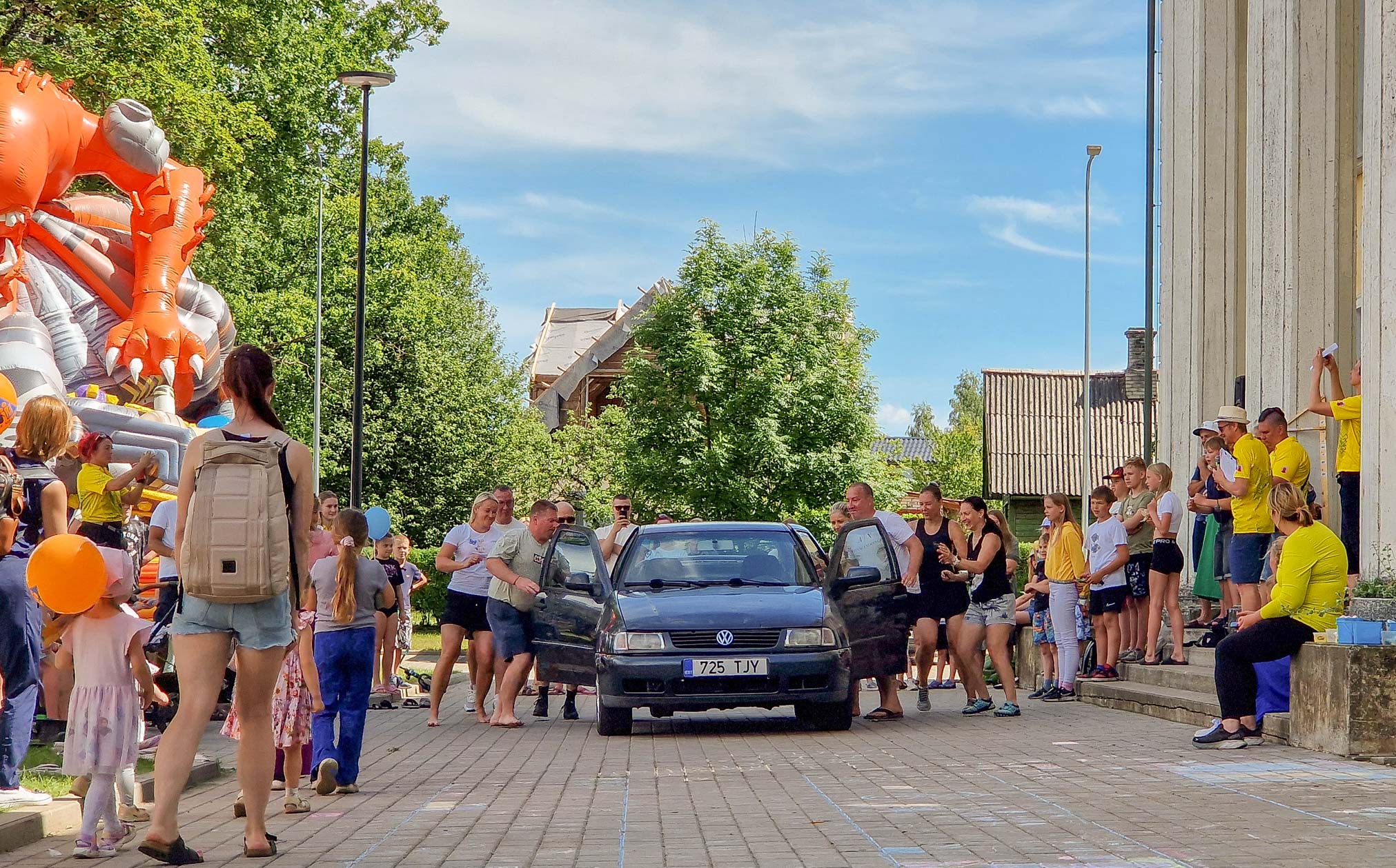 Autossepugemise võistlusest võis osa võtta kaheksaliikmeline võistkond, mille iga liige pidi olema vähemalt 160 sentimeetrit pikk. Fotod: AIGAR NAGEL