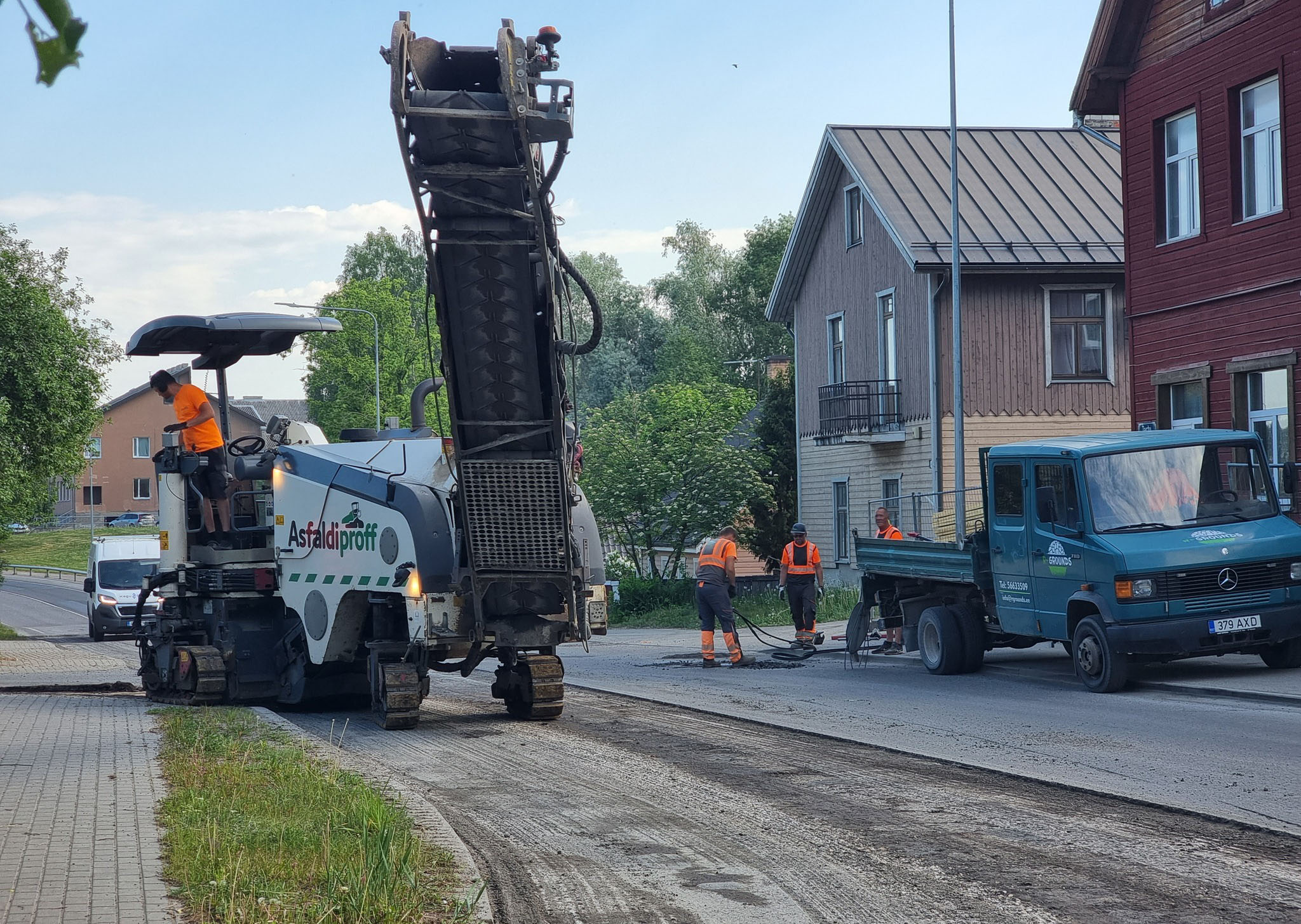 Sellel nädalal teostatakse linnas freesimis- ja asfalteerimistöid. FOTO: Võru linn