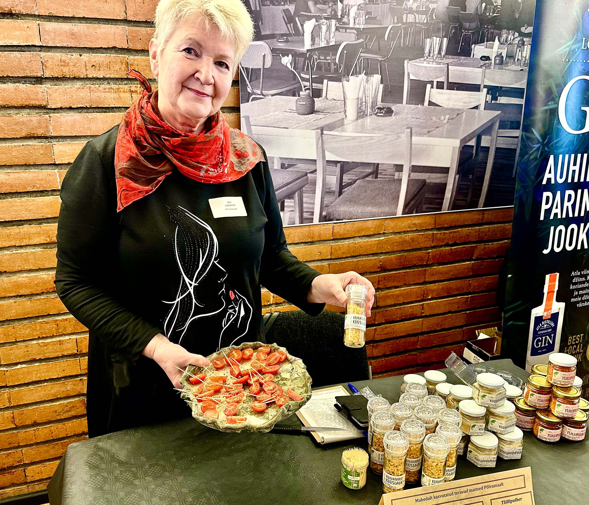 Möödunud aastal toimunud SÜDI’l võis nautida Evi Lauritsa (OÜ Piirimäe, Kanepi vald) mahedalt kasvatatud teravaid maitseid. Tunnustust on pälvinud kuivatatud küüslauk. Foto: KALEV ANNOM
