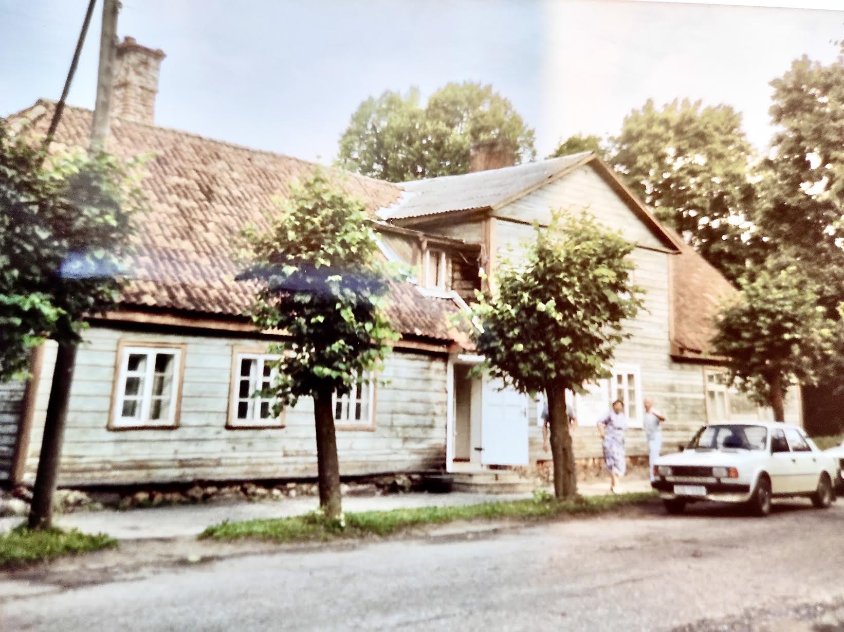 Liiva (varem K. Rimmi) 12 elamu ja pereäri Sandra  maja umbes kolm aastakümmet tagasi (~1994).
