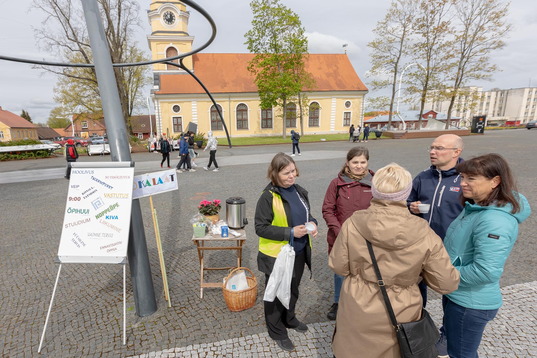 Esimest korda peeti laadal mokalaata, kus lastevanematel oli võimalus kohvi juua ning kooli juhtkonnaga vahetult soovitud teemadel mokalaata pidada. Fotod: Aigar Nagel