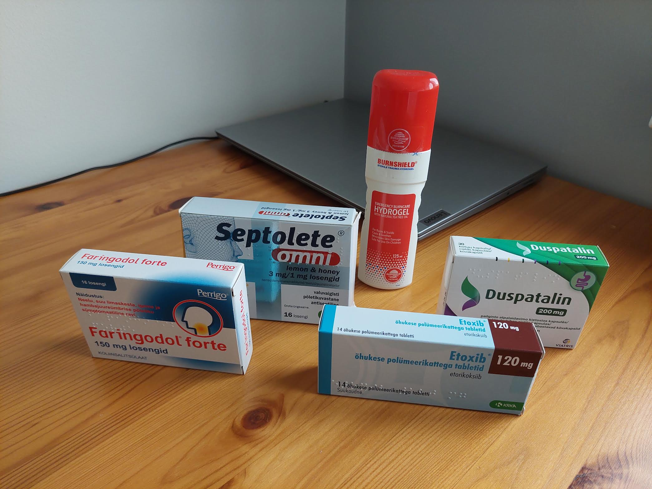 Ravimiamet puutub igal kuul kokku sellega, et inimesed soovivad käest kätte osta, müüa või vahetada retseptiravimeid. Fotol olevad ravimid ei ole müügiks pakkumisel. Foto: Sten Sang