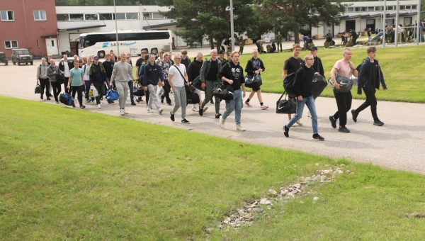 Suvekutsega alustas kaitseväes ajateenistust enam kui 2200 noort