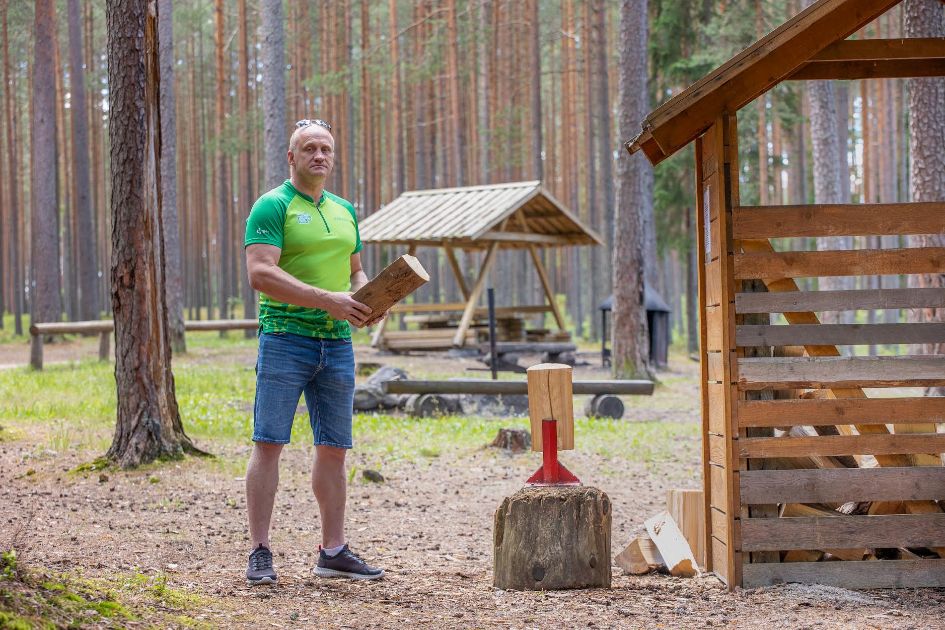 RMK piirkonnajuht Tarmo Denks näeb, et valdav osa Võru- ja Põlvamaa puhkealade külastajaid on väga teadlikud looduses viibimise põhimõtetest ja reeglitest. Eks igas meepotis leidu ka üksikuid tõrvatilku. Foto: Aigar Nagel