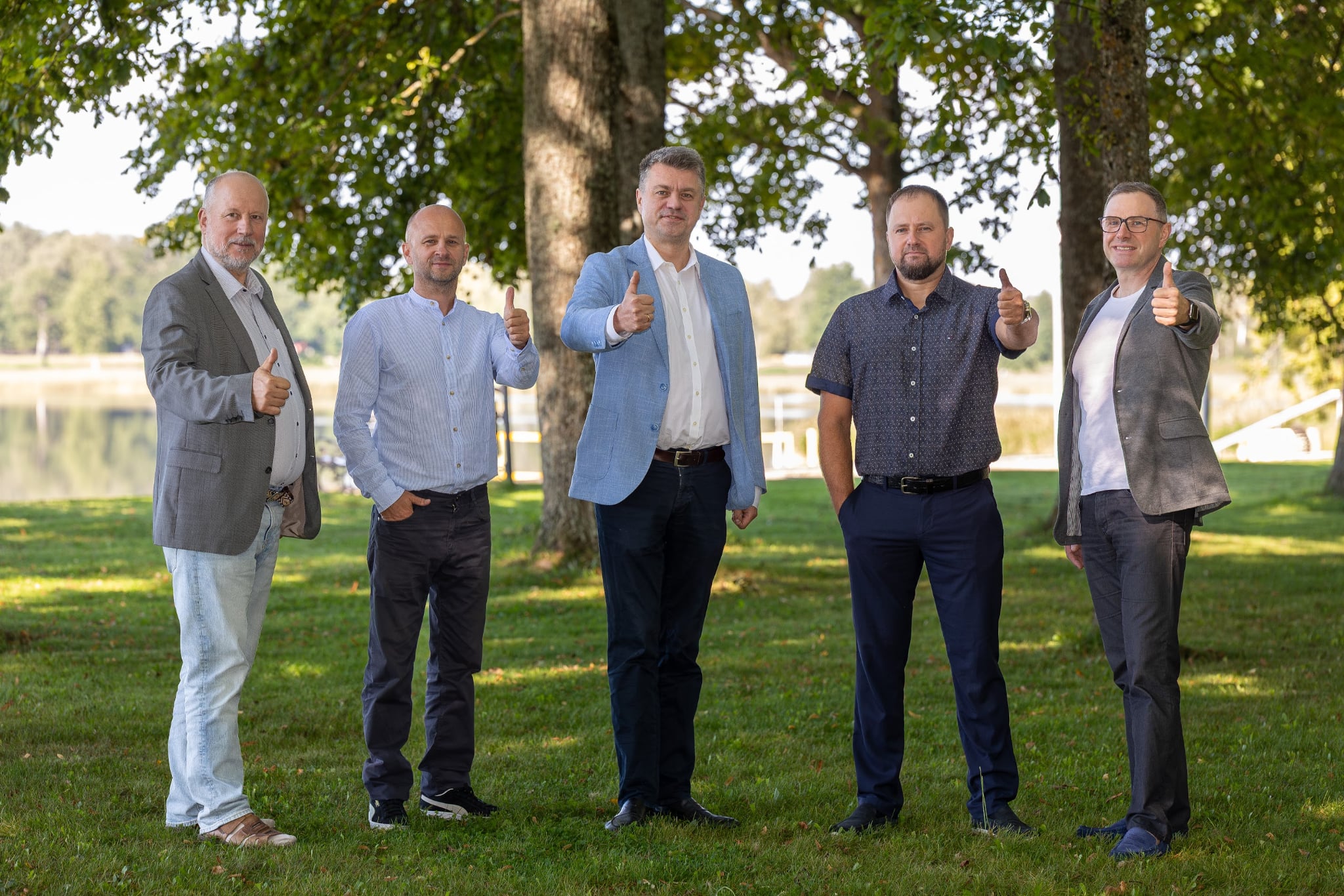  Fotol Antsla volikogu liige Kurmet Müürsepp, Võru volikogu liige Tarmo Piirmann, Isamaa esi- mees Urmas Reinsalu, Rõuge volikogu liige Alar Johanson, Võru vallavolikogu liige Anti Nõlvik. FOTO: Aigar Nagel