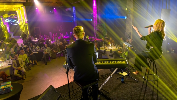 ISEOMA tänuõhtu tõi Festari majja rõõmu, muusikat ja tänutunnet