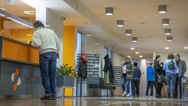 Töötukassa vähendab osakondi ja koondab 174 inimest