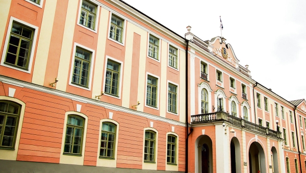 Riigikogulased pidasid maha ööistungi