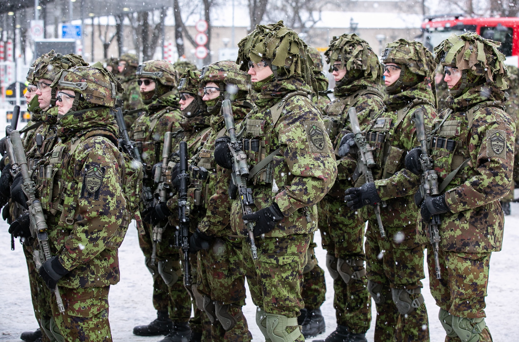 Erilist tähelepanu pööratakse kaitsetööstuse ja kahesuguse kasutusega tehnoloogiate arendamisele, kus raskused raha kaasamisega on kõige suuremad. 