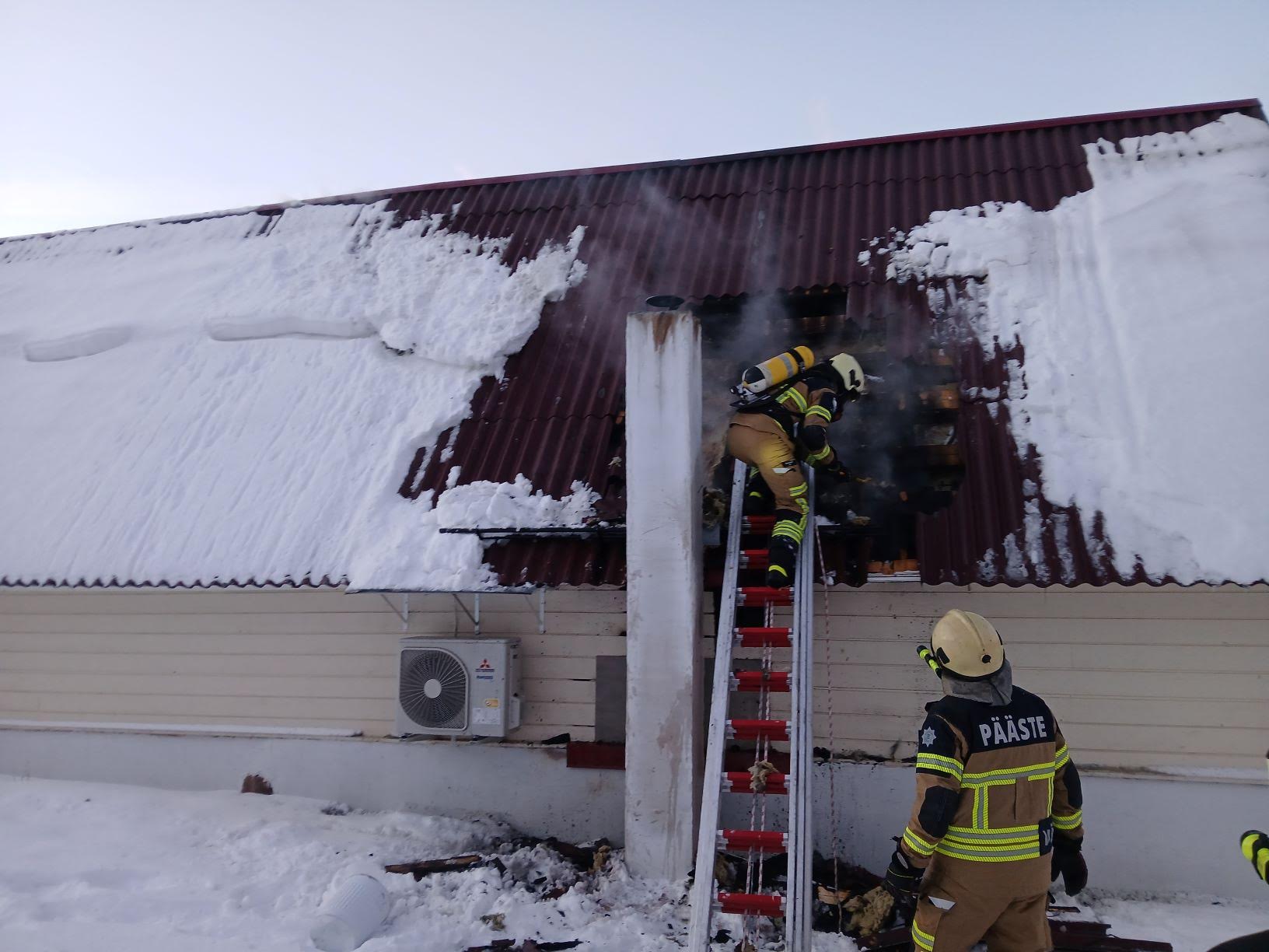 17. jaanuaril kell 15.52 teatati maja põlengust Võru vallas Meegomäe külas. FOTO: lõuna päästekeskus