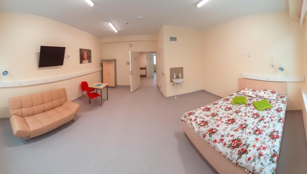 2020. aasta esimeses pooles avati Lõuna-Eesti haigla täielikult renoveeritud sünnitus- ja günekoloogia osakond. Muu hulgas sai osakond palju avaramad perepalatid. Vahetult enne koroonapandeemia puhkemist avatud uuenenud ruumid tõid piirangutega ajal siia kanti sünnitajaid üle Eesti. Foto: AIGAR NAGEL