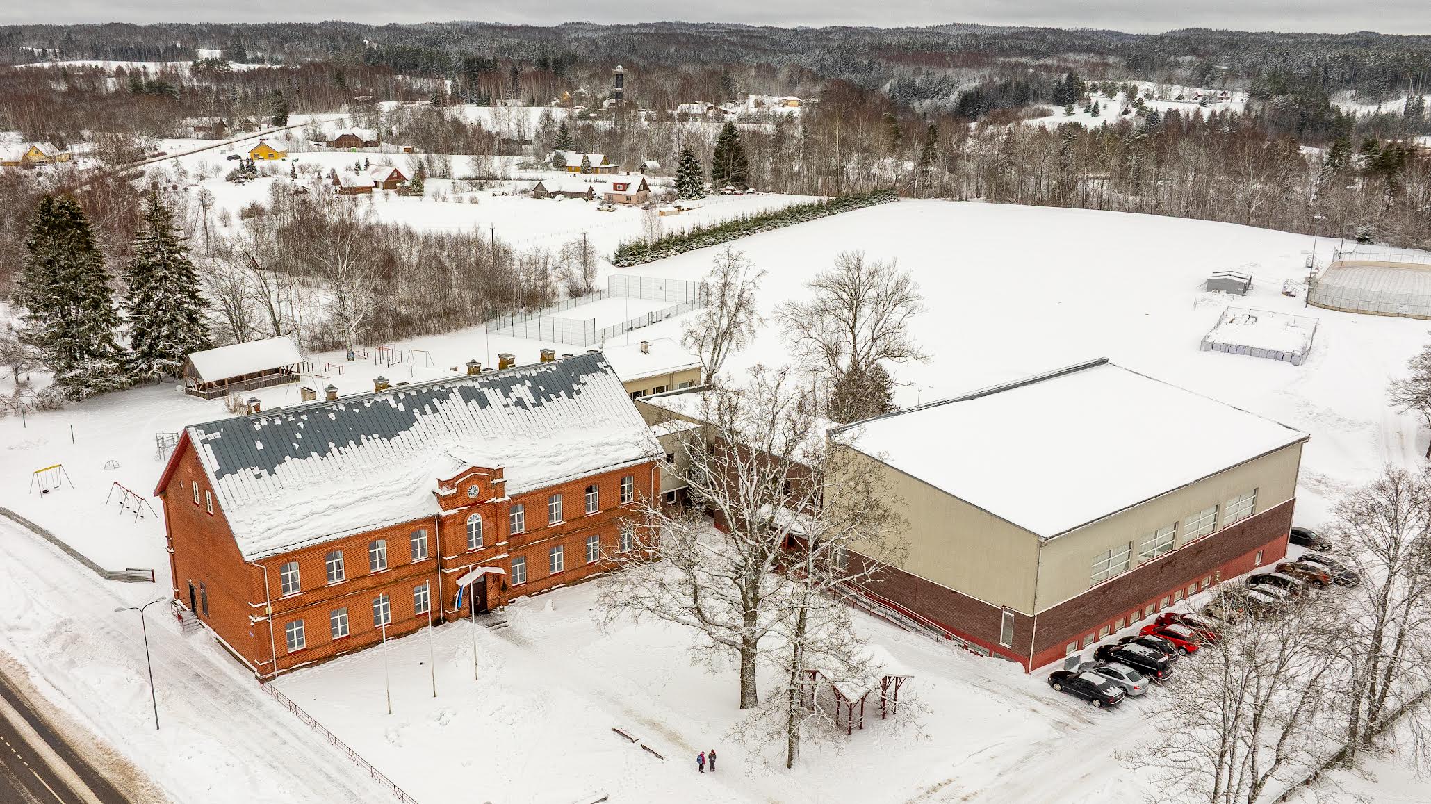 Rõuge põhikool on alates 12. jaanuarist oodanud kooliperega liituma uut direktorit. Välja kuulutatud konkursile laekunud tosinast avaldusest vastasid pooled kvalifikatsiooninõuetele. Foto: AIGAR NAGEL