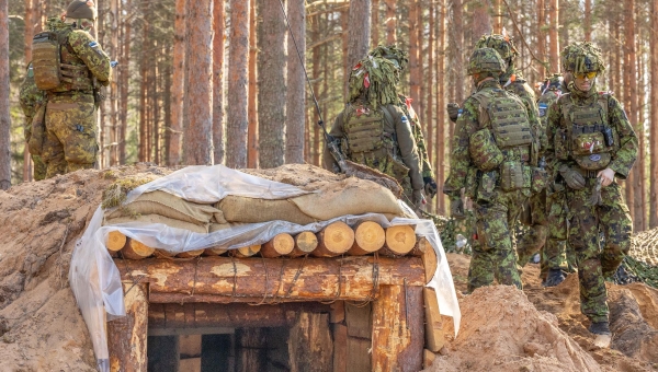 Kui esimene õppuse pool oli suunatud välikindlustamisele, siis teises pooles harjutati lahingute pidamist. Fotol Nursi-Reedo harjutusväljakul asuva kaeviku üks punkritest. FOTOD: Aigar Nagel