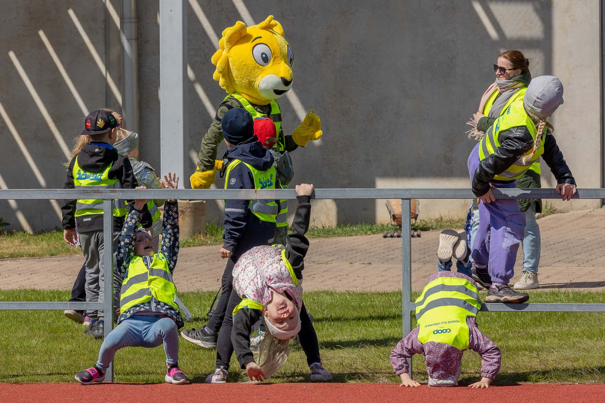 Lõvi Leo ja Valio toidupunkt tegid lastel tuju heaks. FOTOD: Aigar Nagel