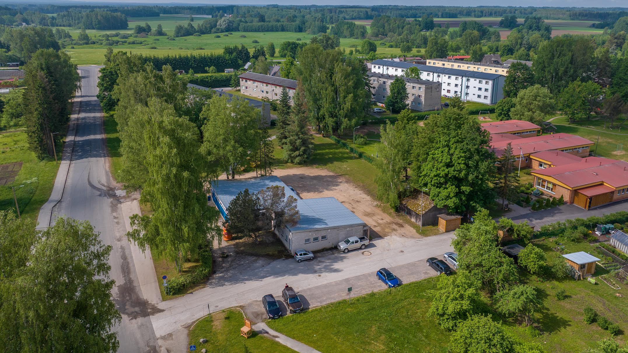 Parksepa alevikus Kesk tänav 7 seni asunud kauplus-söökla on peagi asendumas piirkonnas pikalt oodatud toidupoega. Foto: AIGAR NAGEL