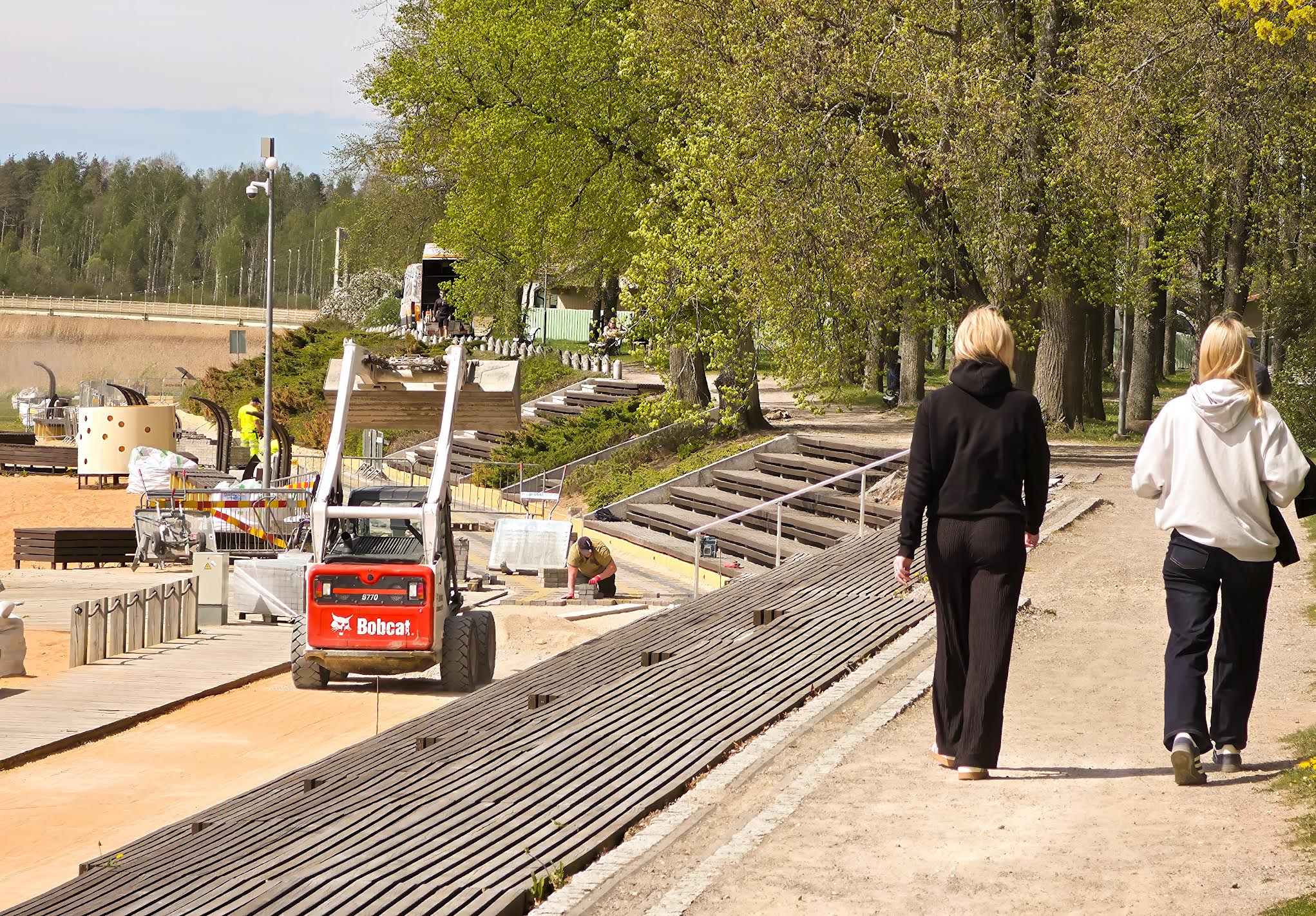 Kivivahetustööd Tamula rannapromenaadil 12. mail. Foto: AIGAR NAGEL