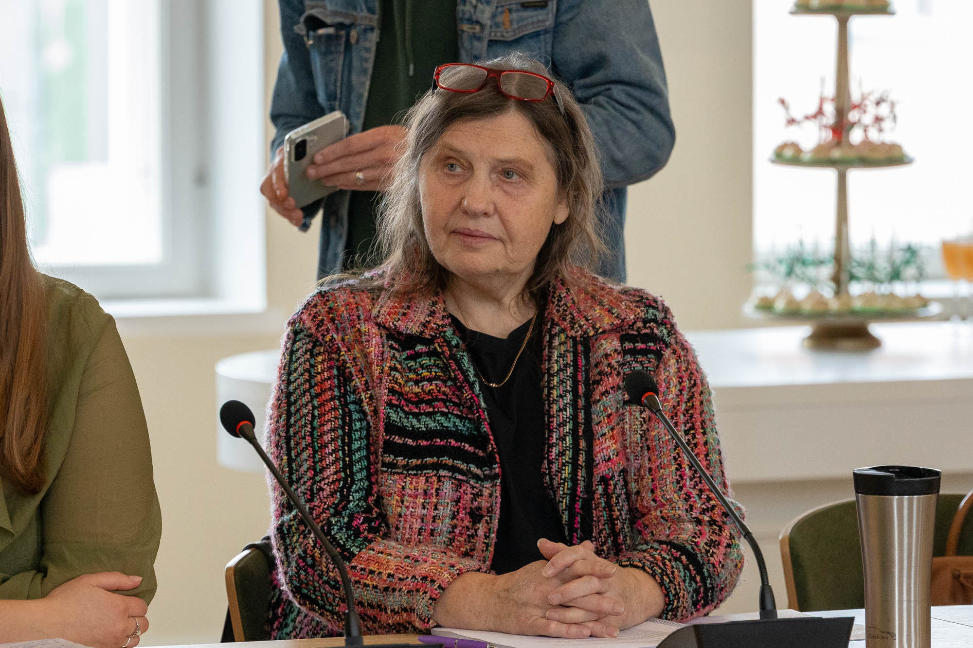 Tiiu Ritari 14. oktoobril ajaloolise pangamaja saalis toimunud Võru vallavolikogu istungil, kus ühe päevakorrapunktina avaldati hukkamõistu tema sotsiaalmeediapostituste sisule. FOTOD: Aigar Nagel