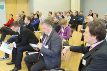 Võrumaa ettevõtluskonverentsile oli kogunenud Võrumaa ärieliit. Esiplaanil (paremal) konverentsi juhatanud ajakirjanik Märt Treier.    Foto: Võrumaa Teataja