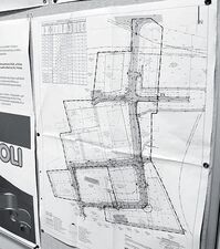 Kivi tänava detailplaneeringu väljapanek infostendil linnavalitsuse infosaalis. Foto: Võrumaa Teataja