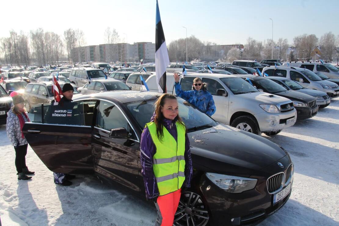 GALERII „Maksud sõidavad” 140 liikmelise kolonnina eesotsas Angela Rootsiga alustasid protestisõiduga Lätti FOTO: Aigar Nagel
