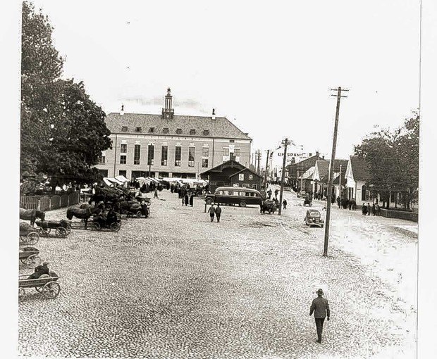 Foto aastast 1910, vaade Tartu tänavalt plaanitavale kesklinna pargile. Foto andmed lehelt voru.kuusit.ee, autor S. N.