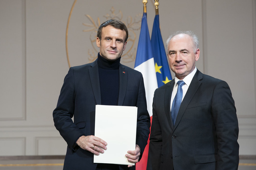 Eesti uus suursaadik Prantsusmaal Clyde Kull (paremal) andis üle volikirja